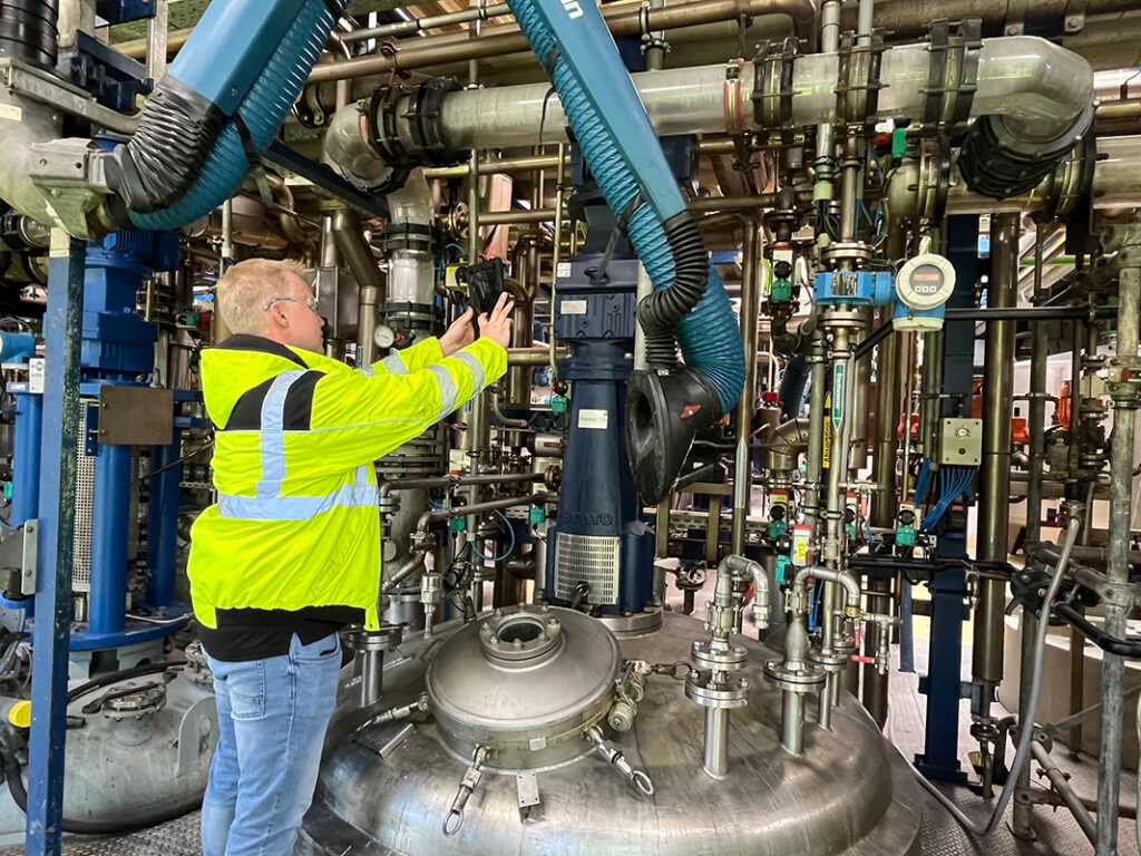 Die TOM-App bei Ursa-Chemie: Digitale Prozesse für mehr Effizienz im Arbeitsalltag